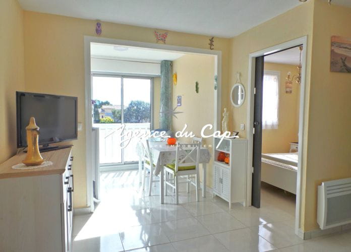 2 room apartment for sale with possibility of a garage in the basement, located in the town center of saint aygulf within walking distance of shops (4)