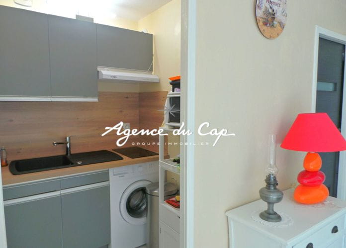 2 room apartment for sale with possibility of a garage in the basement, located in the town center of saint aygulf within walking distance of shops (6)