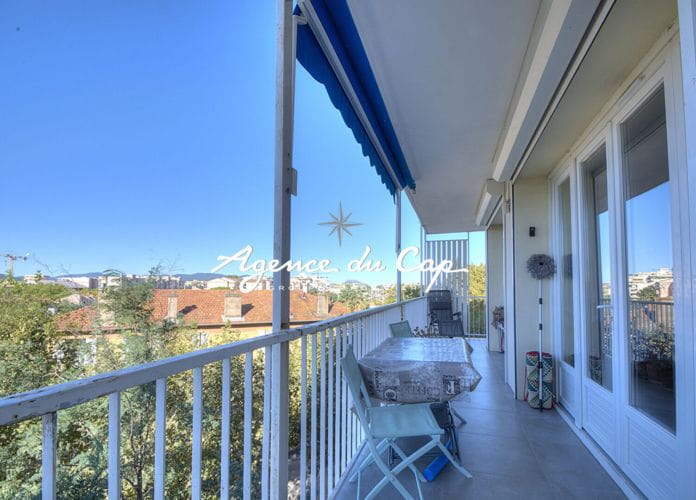 4 room apartment for sale renovated with terrace near beach and shops in frejus plage (3)