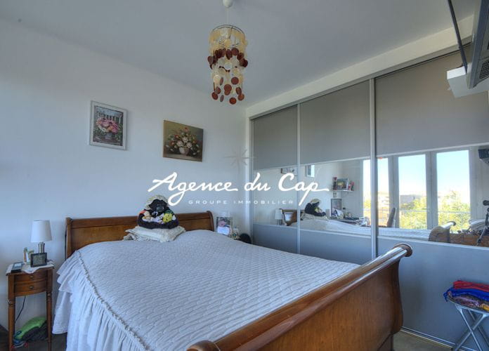 4 room apartment for sale renovated with terrace near beach and shops in frejus plage (5)