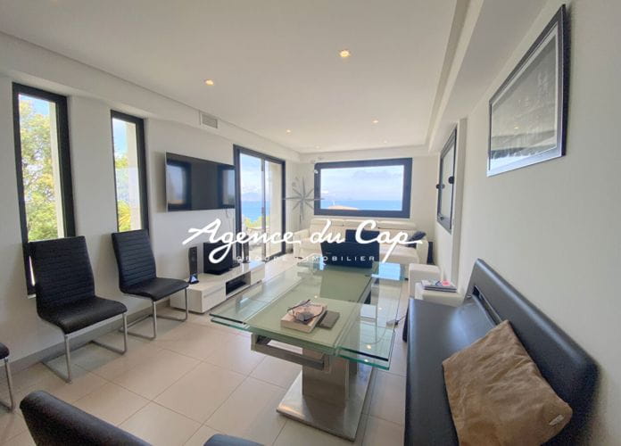 For sale 82sqm t3 apartment with 2 bedrooms panoramic sea view on the bay of saint raphael, in a residence with pool and parking in les issambres (3)