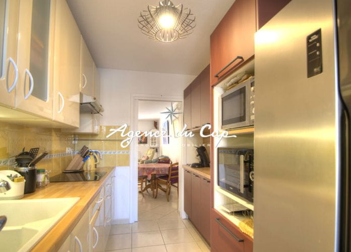 Quiet 3-room apartment with terrace and garage in the city center of saint raphael (3)