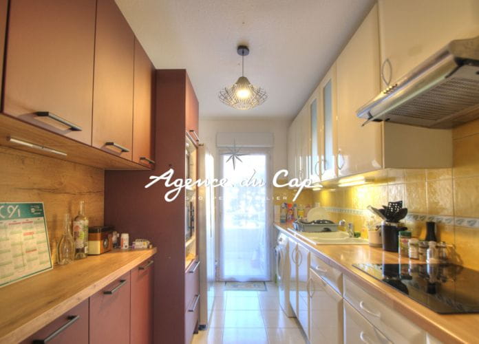 Quiet 3-room apartment with terrace and garage in the city center of saint raphael (4)