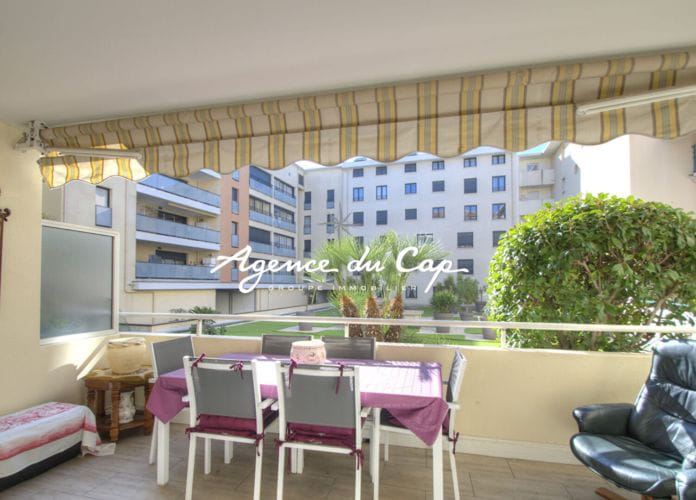 Quiet 3-room apartment with terrace and garage in the city center of saint raphael (0)