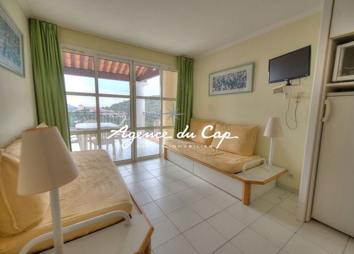 Sea view apartment, 3 rooms, 6/8 beds, top floor, near the sea (2)