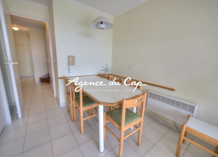 Sea view apartment, 3 rooms, 6/8 beds, top floor, near the sea (5)