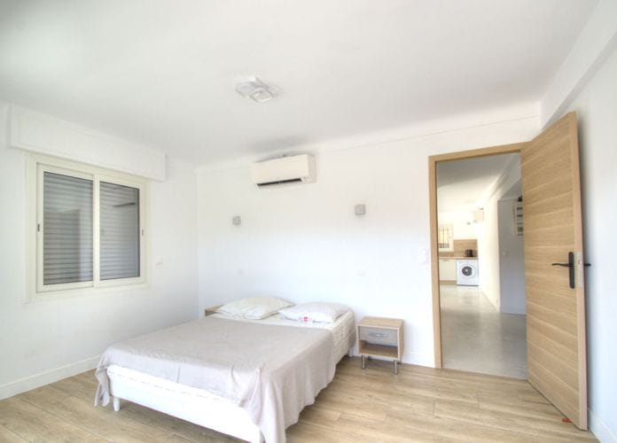 Sea view apartment 3 rooms of 56sqm quiet terrace private parking beaches and shops 100 m away (1)