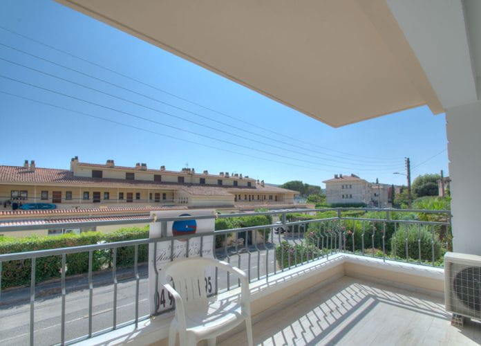 Sea view apartment 3 rooms of 56sqm quiet terrace private parking beaches and shops 100 m away (2)