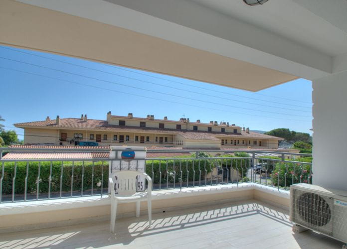 Sea view apartment 3 rooms of 56sqm quiet terrace private parking beaches and shops 100 m away (0)