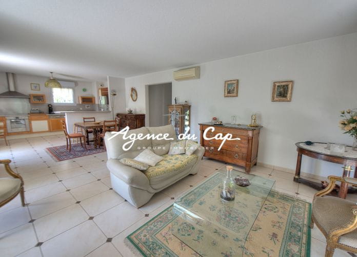 Saint-raphael three-room apartment rdj, 90 m2, with garden, parking (2)