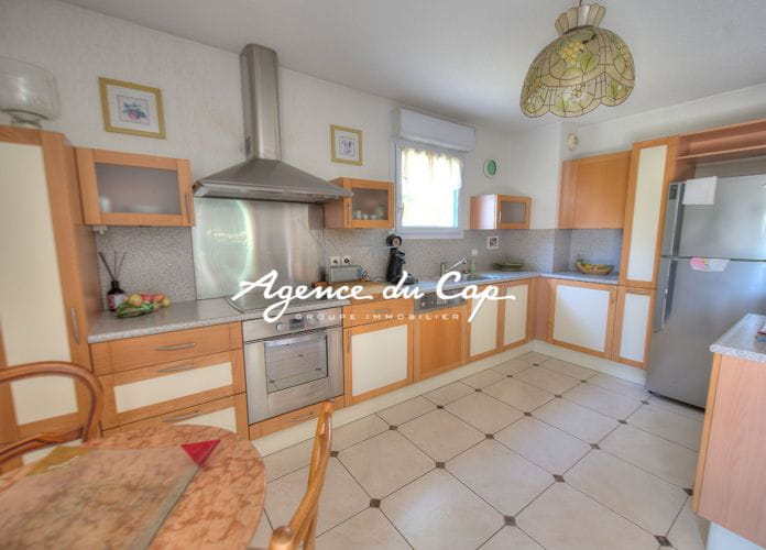 Saint-raphael three-room apartment rdj, 90 m2, with garden, parking (7)