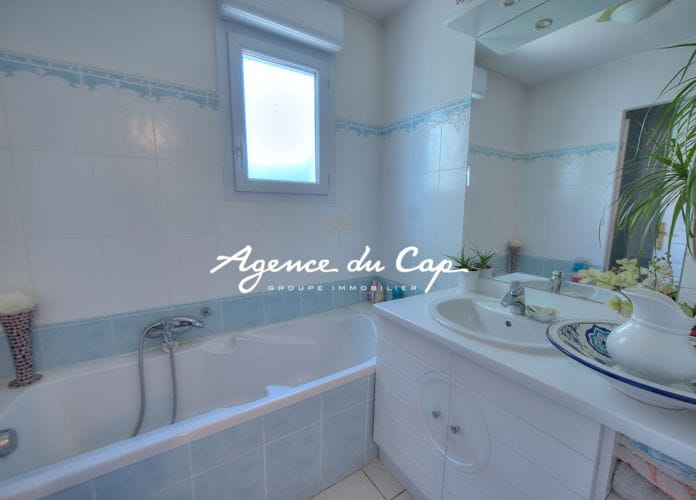 Saint-raphael three-room apartment rdj, 90 m2, with garden, parking (9)