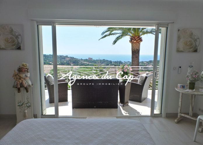 For sale renovated villa of 145 sqm, 6 rooms, with pool, spa and petanque court, in issambres (11)