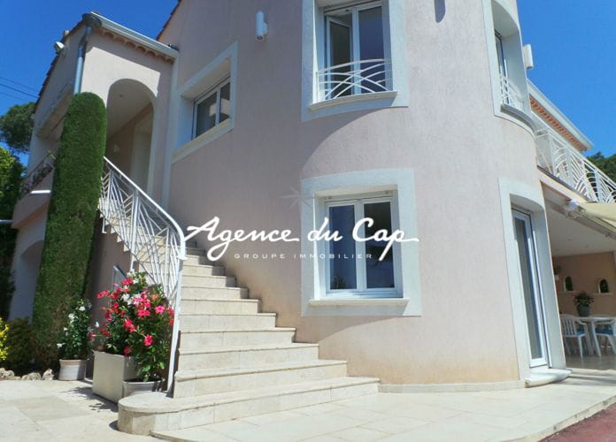 For sale renovated villa of 145 sqm, 6 rooms, with pool, spa and petanque court, in issambres (14)