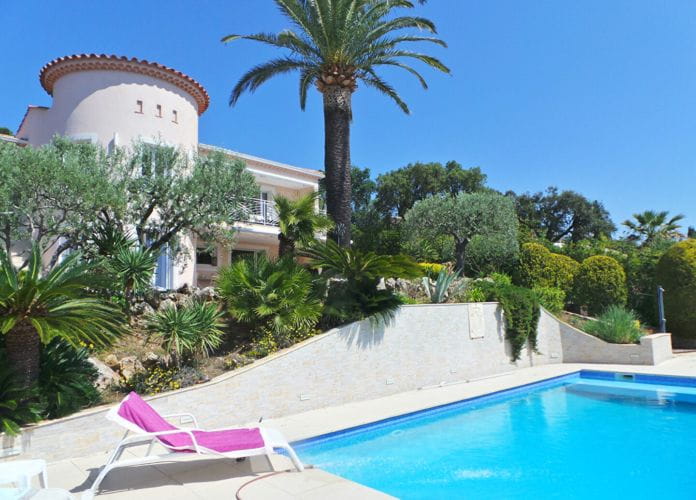 For sale renovated villa of 145 sqm, 6 rooms, with pool, spa and petanque court, in issambres (3)