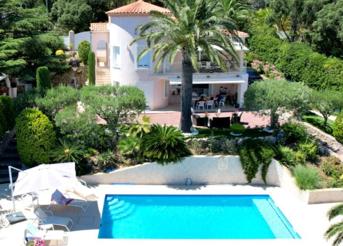 For sale renovated villa of 145 sqm, 6 rooms, with pool, spa and petanque court, in issambres (0)