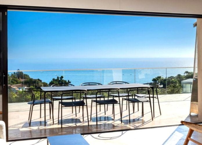 New villa of 285m2 with sea view, 4 bedrooms and garage, in les issambres (1)