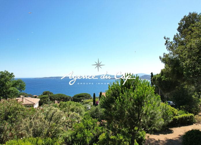 Villa to renovate for sale of 127 sqm with sea view including 6 bedrooms, in les issambres (9)