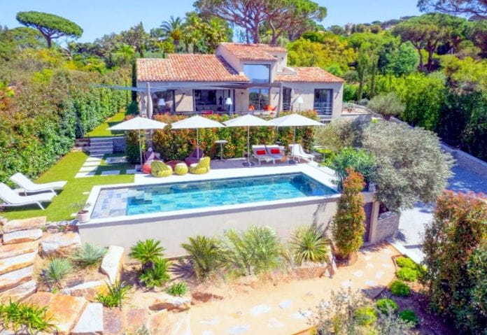 Contemporary villa for sale of 213 sqm with sea view on the gulf of saint-tropez, near the city center of sainte-maxime (2)