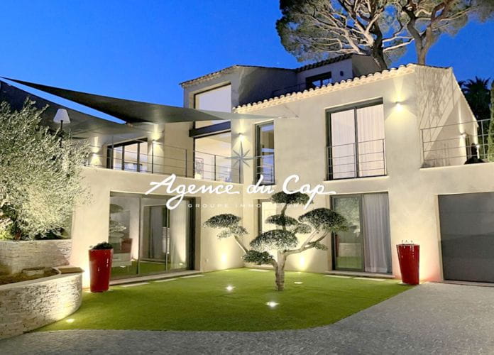 Contemporary villa for sale of 213 sqm with sea view on the gulf of saint-tropez, near the city center of sainte-maxime (0)