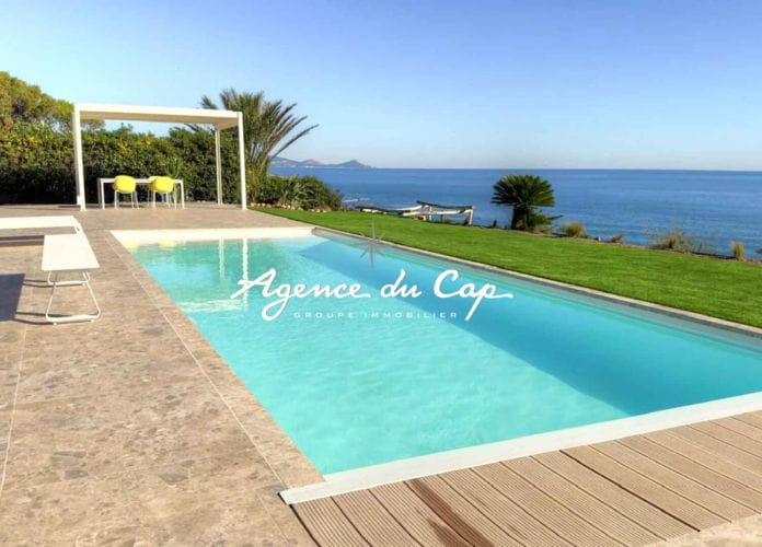 Fully renovated villa for sale magnificent sea view on foot of the beaches in saint-aygulf (1)