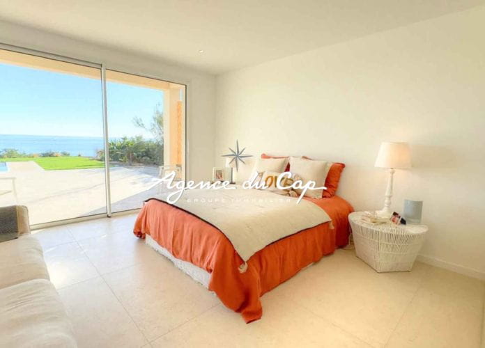 Fully renovated villa for sale magnificent sea view on foot of the beaches in saint-aygulf (6)