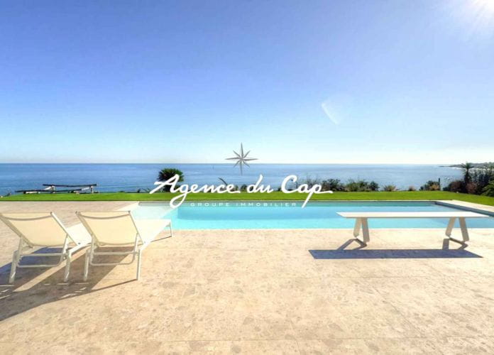 Fully renovated villa for sale magnificent sea view on foot of the beaches in saint-aygulf (0)