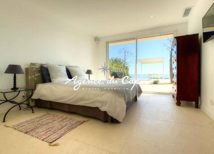 Fully renovated villa for sale magnificent sea view on foot of the beaches in saint-aygulf (8)