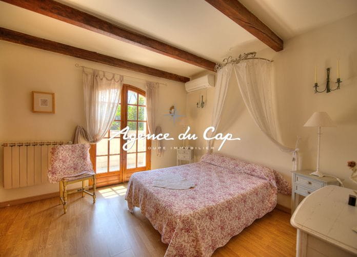 Quiet 4 bedroom tour de mare villa (1)