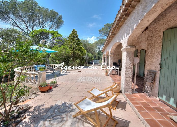 Quiet 4 bedroom tour de mare villa (10)